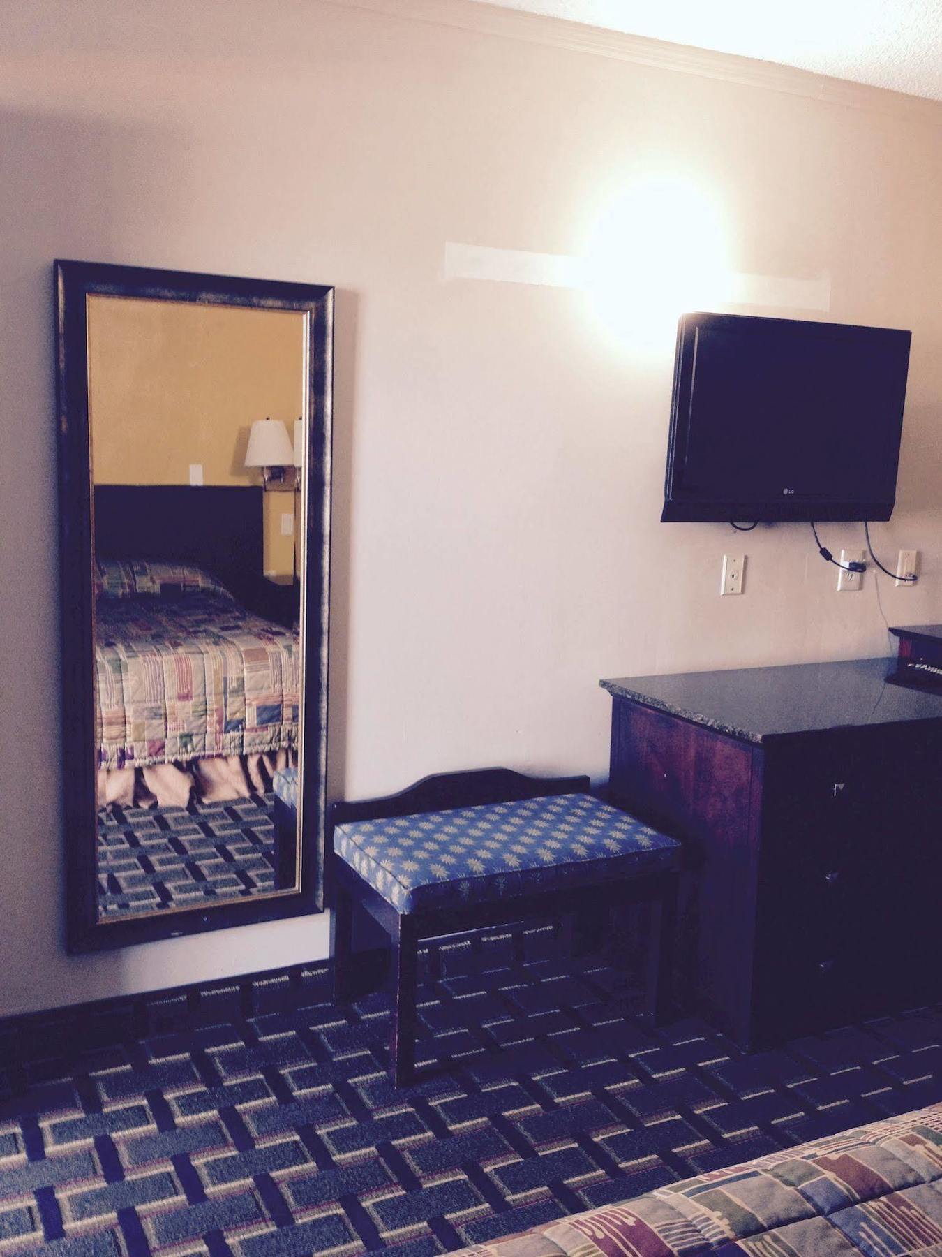 كيسيمي Budget Inn East المظهر الخارجي الصورة