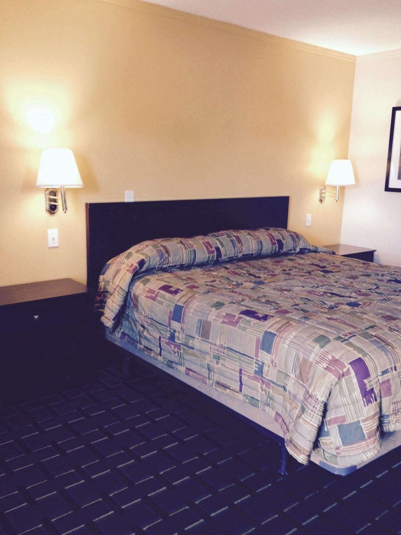 كيسيمي Budget Inn East المظهر الخارجي الصورة