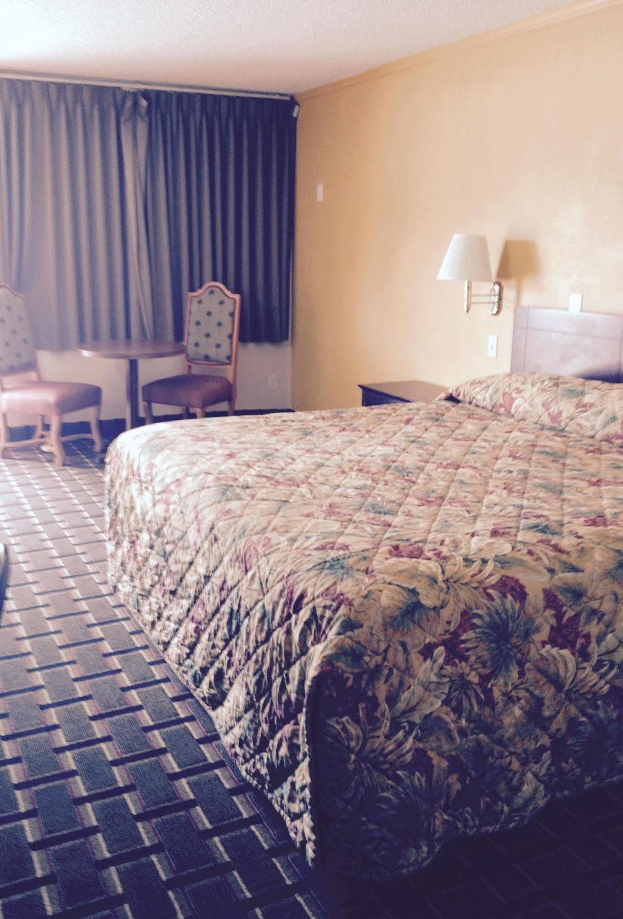 كيسيمي Budget Inn East المظهر الخارجي الصورة